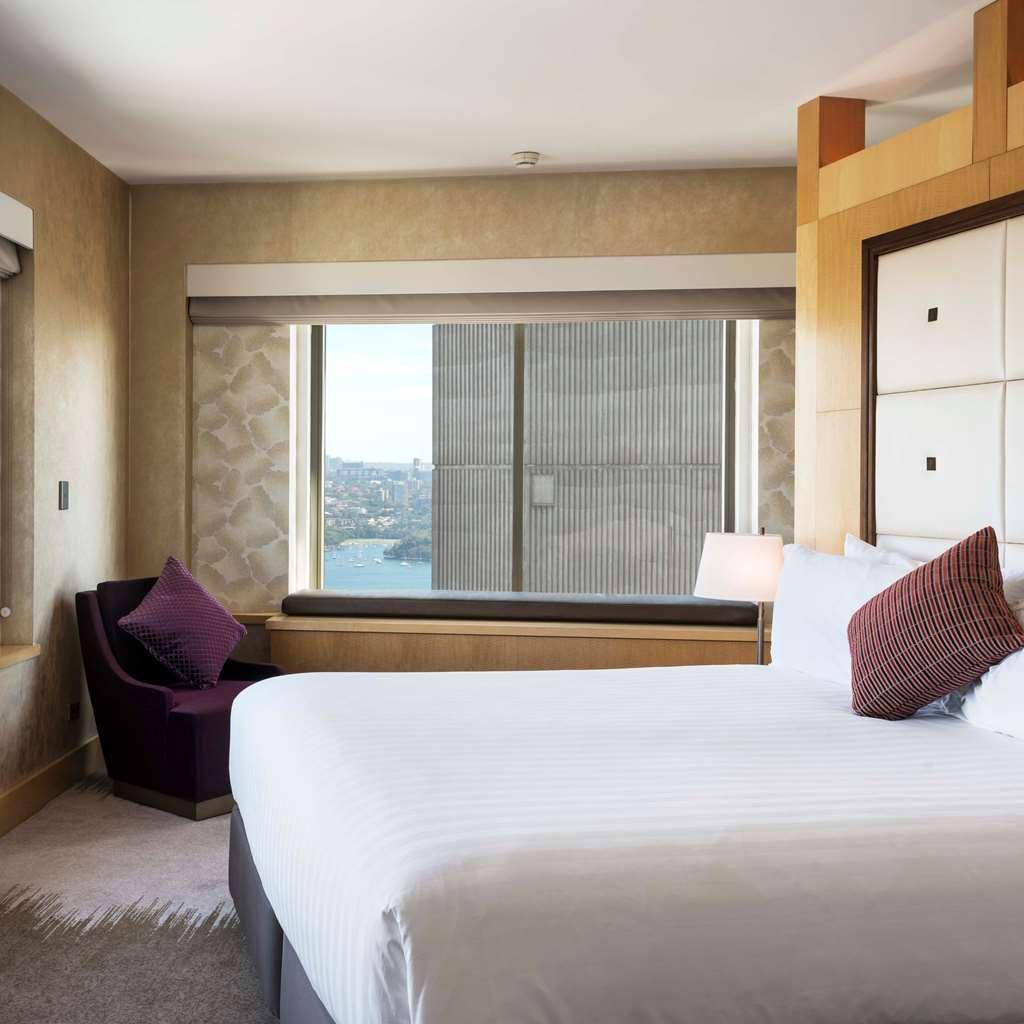 โรงแรมอโมร่า แจมิสัน ซิดนีย์ ห้อง รูปภาพ A bedroom at the hotel